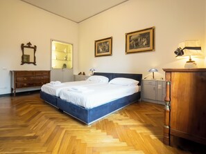 Superior Apartment, Mountain View, Tower | In-room safe, desk, laptop workspace, blackout drapes