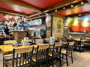 Dining - ML282 Cozy 2BR 2BA Mountain Views Ski-in Ski-out (Snowshoe)