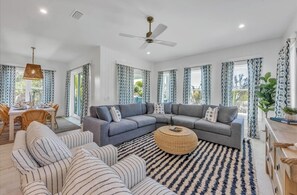 Smart TV, table tennis - Amazing 6 bed house on Anna Maria! Putt putt, heated pool and spa! (Anna Maria)