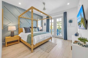 Room - Amazing AMI House! Heated pool and hot tub! (Anna Maria)