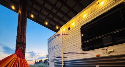 Cozy RV Camping close to the border & Birch Bay on our farm under starlit skies!