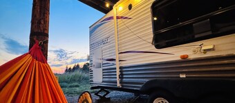 Cozy RV Camping close to the border & Birch Bay on our farm under starlit skies!