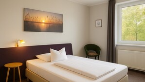 Single Room | Desk, laptop workspace, WiFi (free) - Lachnerhof (Erlangen)