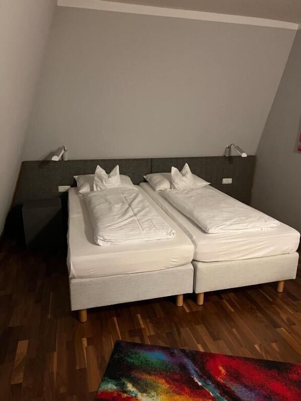Double Room | Desk, laptop workspace, free WiFi