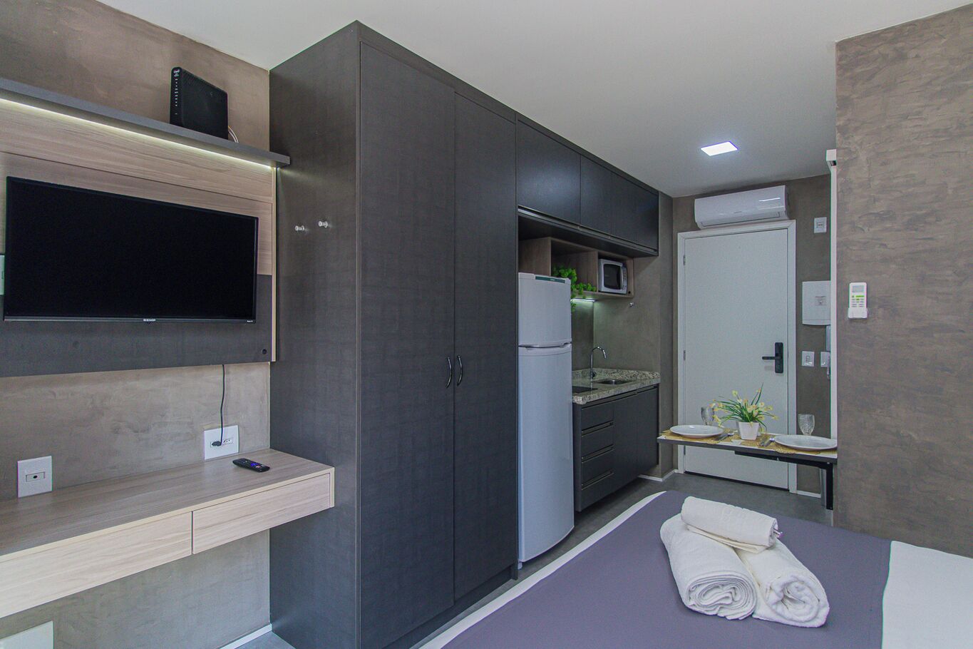 Apartment, Smoking