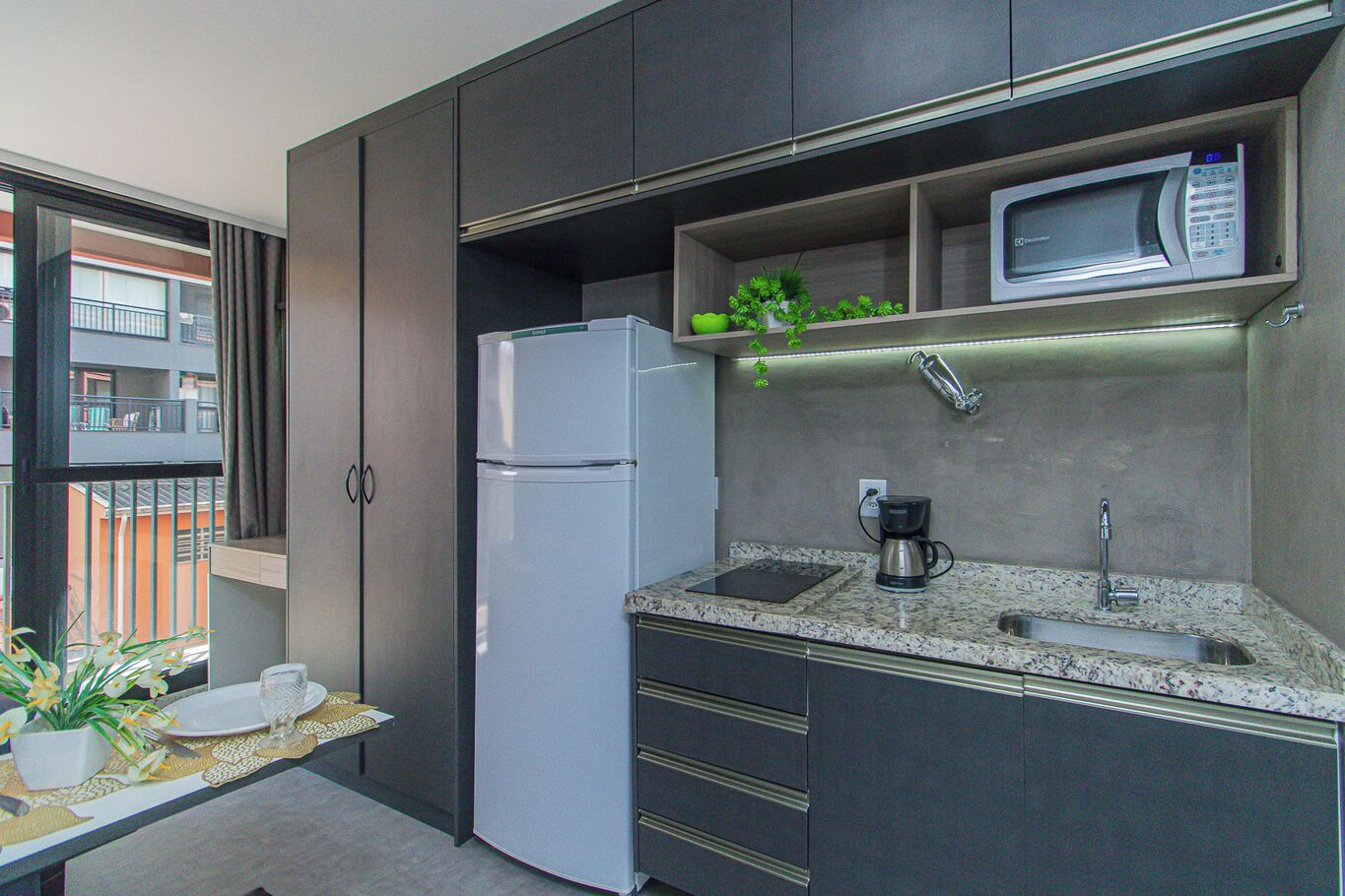 Apartment, Smoking