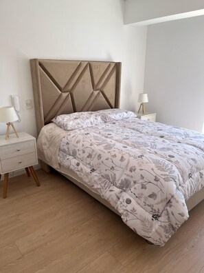 2 makuuhuonetta, silitysrauta/-lauta, ilmainen Wi-Fi