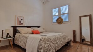 4 bedrooms, iron/ironing board, free WiFi, bed sheets - Villa Cocodile, sea view, 3mn from the beach by car (Sainte-Anne)