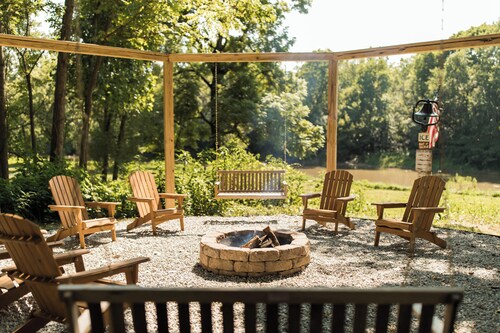 The River House-- Secluded, Serene, Hot tub & Firepit