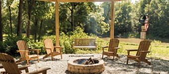 The River House-- Secluded, Serene, Hot tub & Firepit