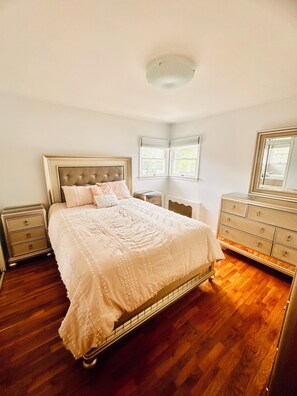 5 Schlafzimmer, Bügeleisen/Bügelbrett, kostenloses WLAN, Bettwäsche