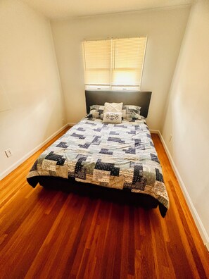 5 bedrooms, iron/ironing board, free WiFi, bed sheets