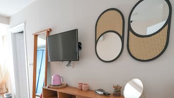 Standard Tek Büyük Yataklı Oda, Balkon, Bahçe Manzaralı | Odada kasa, güneşlik/perde, ses yalıtımı, ütü/ütü masası