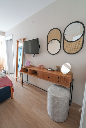 Chambre Double Standard, balcon, vue jardin | Coffres-forts dans les chambres, rideaux occultants