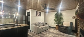 Lovely cottage/cabin on the Cartecay River in  Ellijay