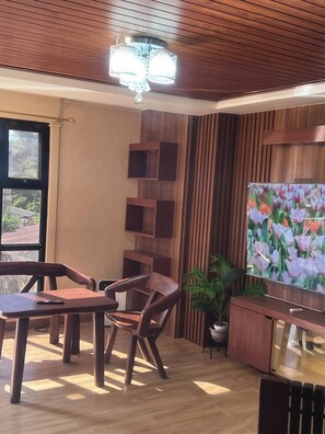 Interior - BN 5BR House With Mountain View (Tuba)