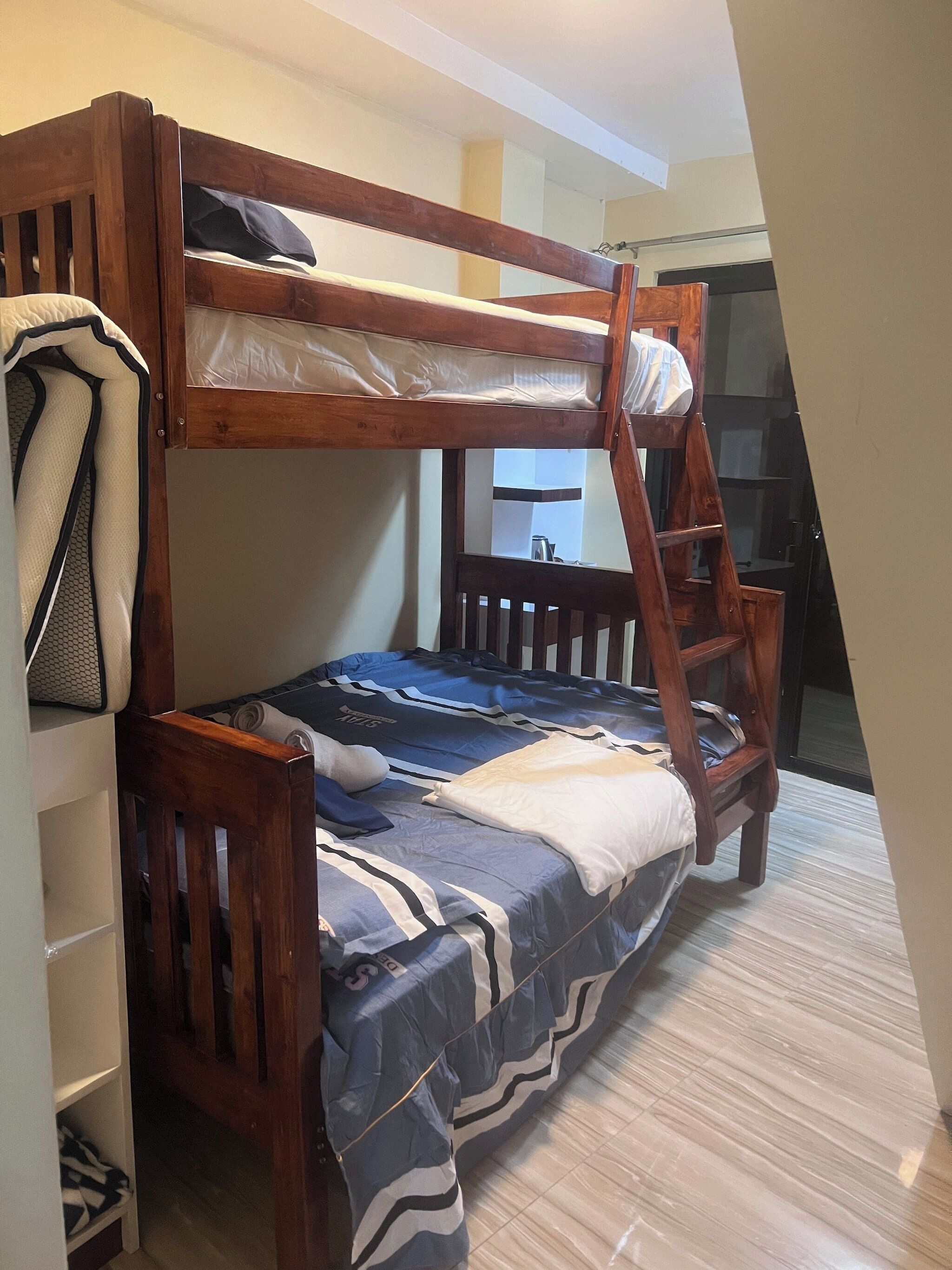 บ้านพัก, 5 ห้องนอน, สูบบุหรี่ได้, ระเบียง | 5 ห้องนอน