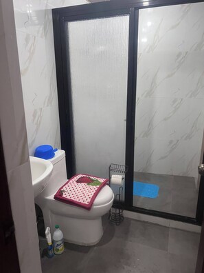 Maison, 5 chambres, fumeur, balcon | Salle de bain