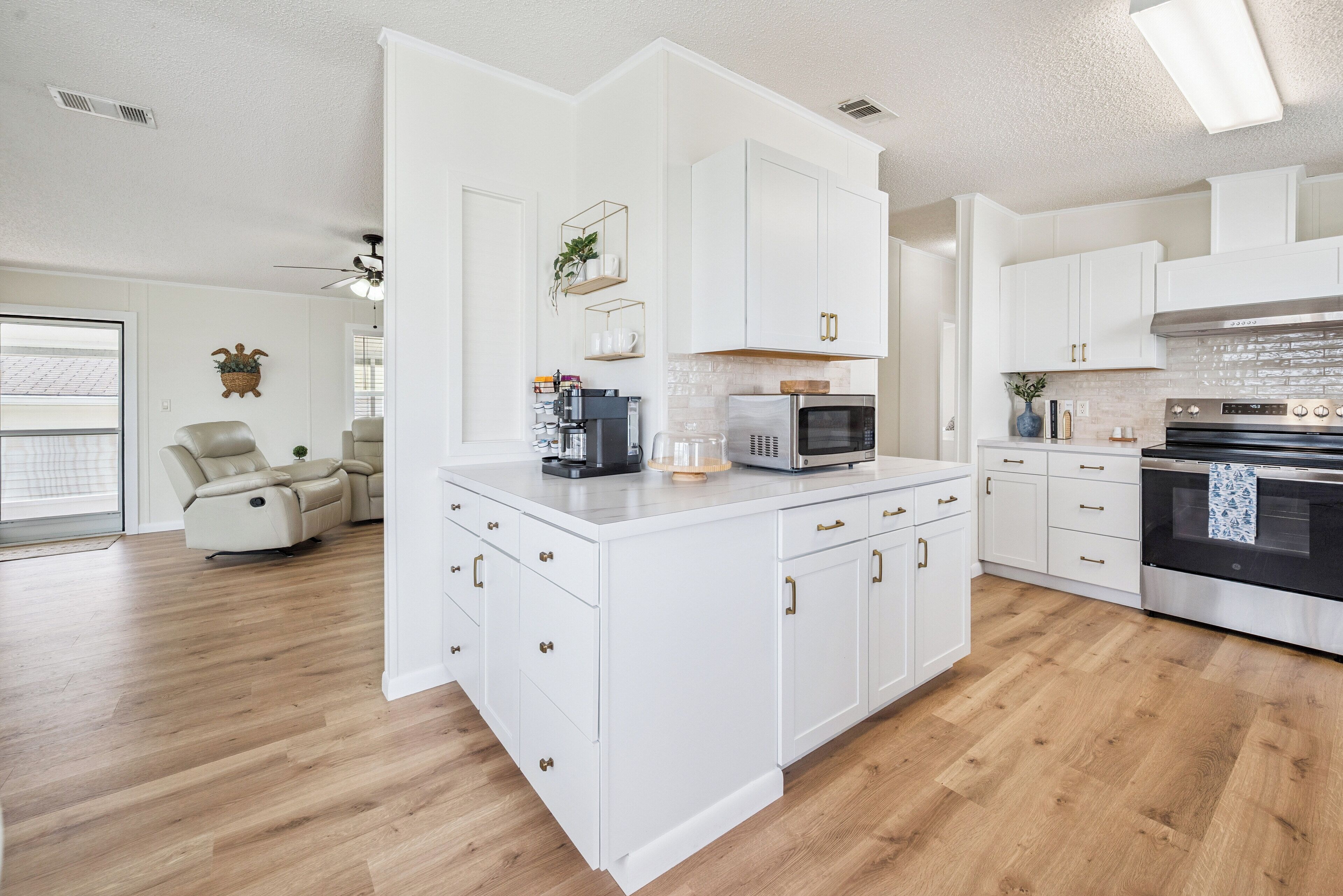 Micro-ondes, four, plaque de cuisson, lave-vaisselle