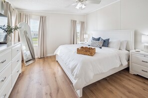 2 bedrooms, iron/ironing board, Internet, bed sheets - Welcome to paradise at Paradise Cove! (Welaka)