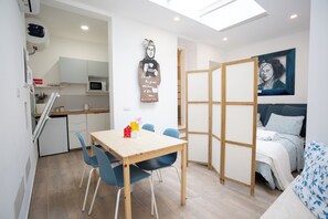 1 bedroom, iron/ironing board, free WiFi, bed sheets - Luminous apartment with private terrace in the colosseum (Roma)