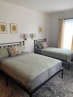 2 bedrooms, internet, bed sheets