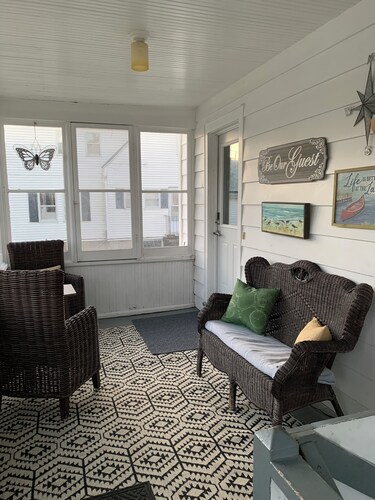 Long Term Rental: Speakeasy Vibes by the Lake -Your Hidden Getaway Awaits