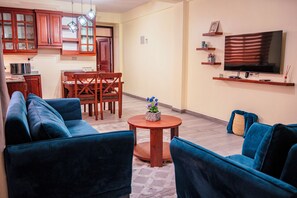Junior Apartment, Balcony, Courtyard View | Living area