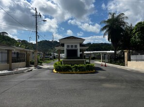 Property grounds - Welcome to your tropical getaway! (Herradura)