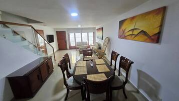 Shared Dormitory, 1 Bedroom | Dining room