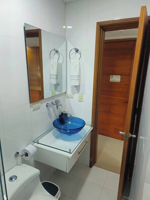 Shared Dormitory, 1 Bedroom | Bathroom