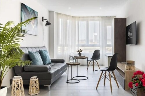 Ideal for families and groups, modern VFT, up to 5 guests and 5 minutes from downtown.