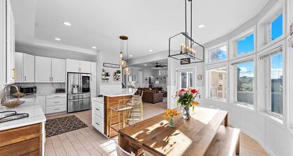 Paradise Surf City - Spacious 5BR Home W/ Pool In Great Location!