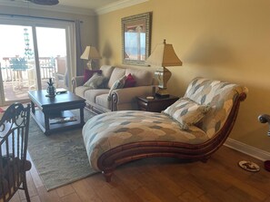 TV - Beach Front Townhome – 2 BR, 3 BA - Deck Overlooking Gulf & Steps to the Beach (Panama City Beach)