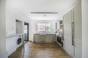 Oven, stovetop, dishwasher