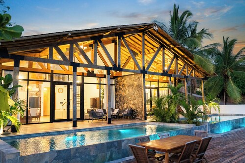 Playa Laska – Serene Oceanfront Villa with Infinity Pool in Playa Venao
