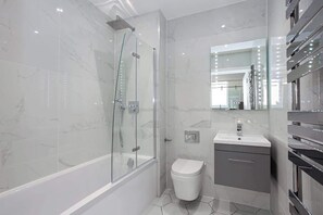 Een douche, een haardroger