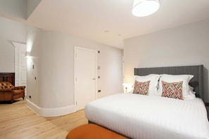 3 bedrooms, iron/ironing board, bed sheets