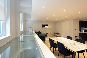 Interior - Spacious 2 Bedroom City Centre Apartment (Greater Manchester)