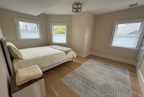 5 bedrooms, WiFi, bed sheets