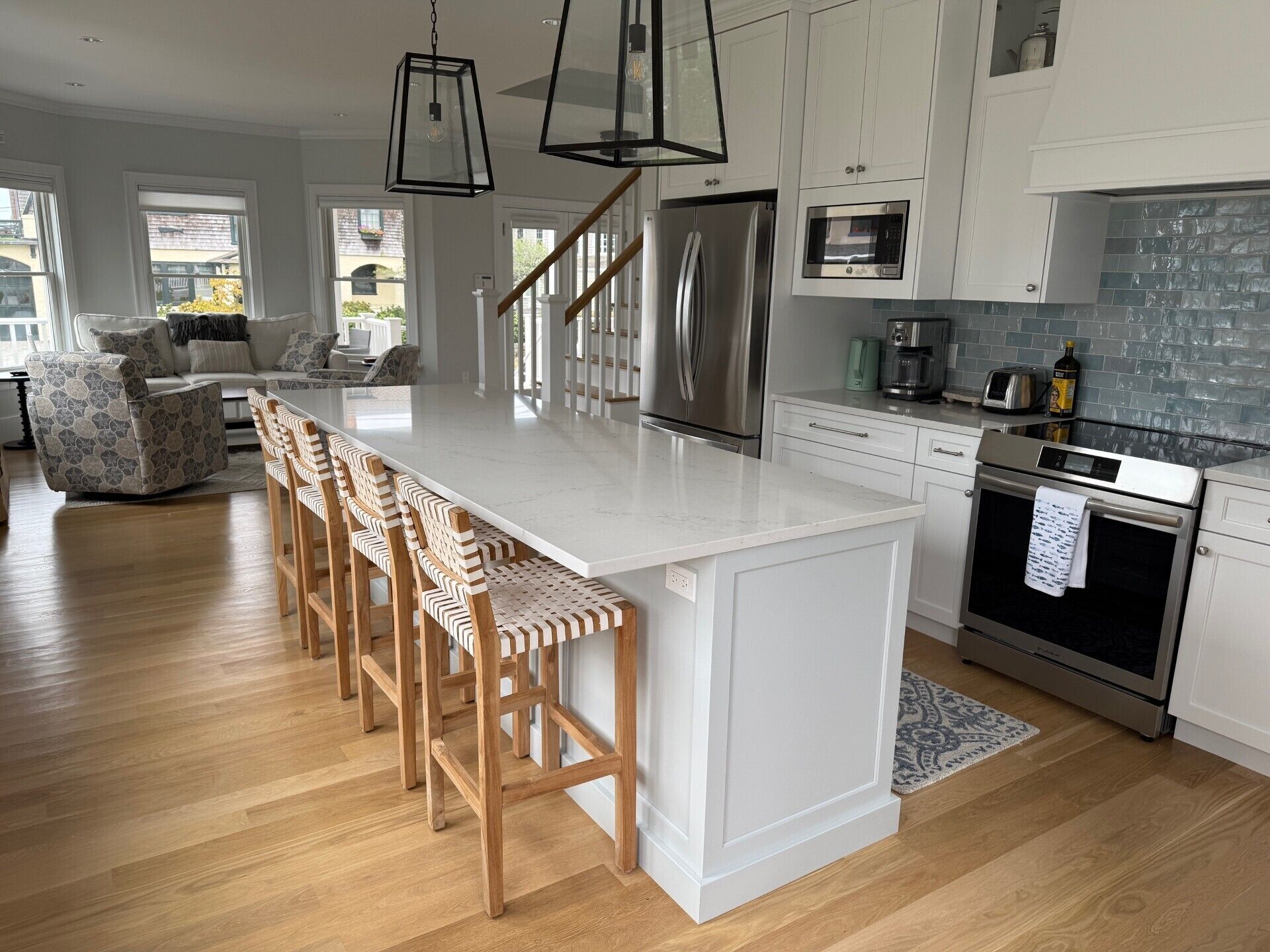 Four à micro-ondes, un four, surface de cuisson