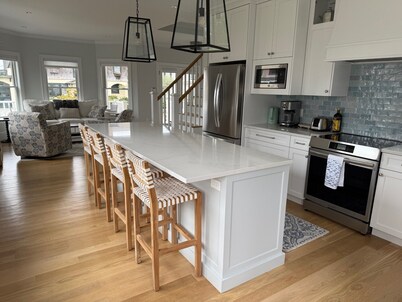 Bright and airy 4+ bedroom house, steps away from the beach!