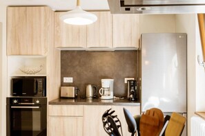 Réfrigérateur, micro-ondes, four, lave-vaisselle