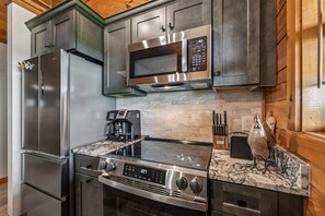 Fridge, microwave, oven, stovetop - Charming Dog Friendly Cabin w/ Hot Tub (Sevierville)