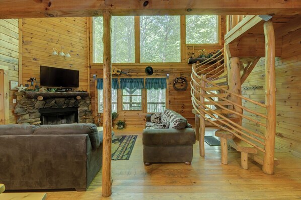 Smart TV, fireplace, DVD player