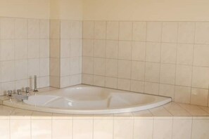 Dusche, Handtücher, Seife, Toilettenpapier