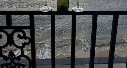 2nd Floor - Direct Beach Access - Sleeps 6