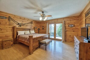 4 bedrooms, iron/ironing board, free WiFi, bed sheets