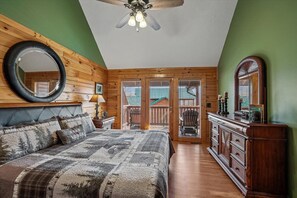 4 室のベッドルーム、アイロン / アイロン台、WiFi (無料)、ベッドシーツ