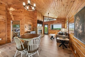 Interior - Intimate Cabin w/ Hot Tub & Mountain Views (Sevierville)